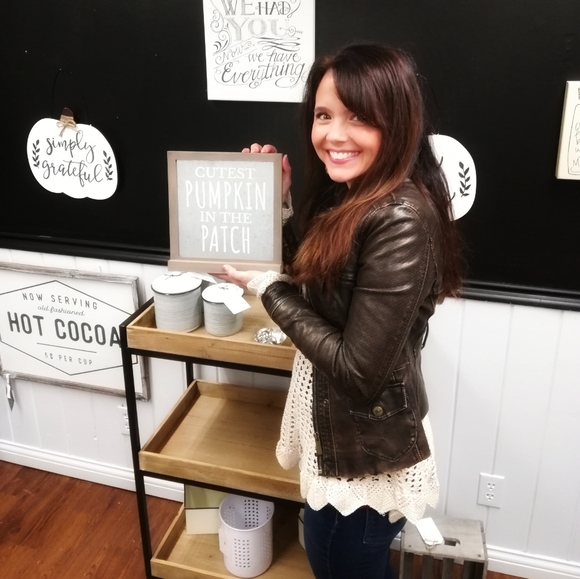 Meet your Posher, Robyn - Picture 2 of 2